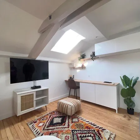 Superbe Plein De Charme Proche Du Centre Tonnet